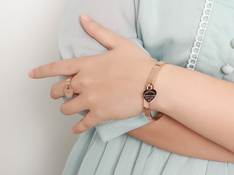 Heart Pendant Bracelet