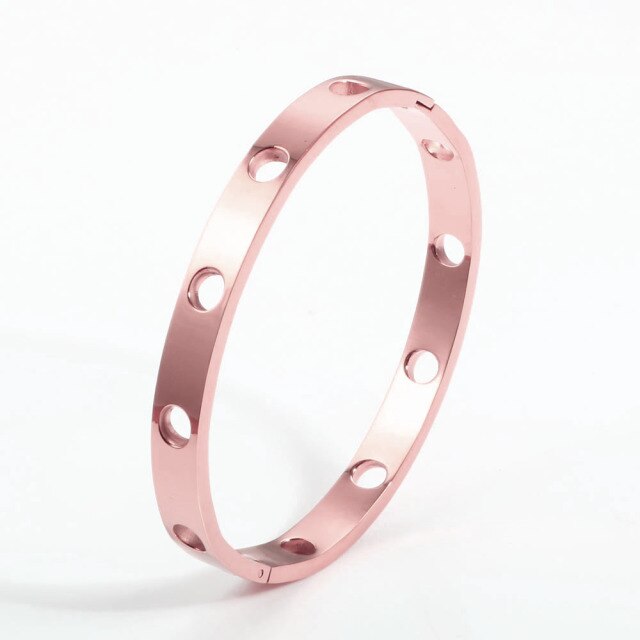Luxury Hollow Heart Bracelet