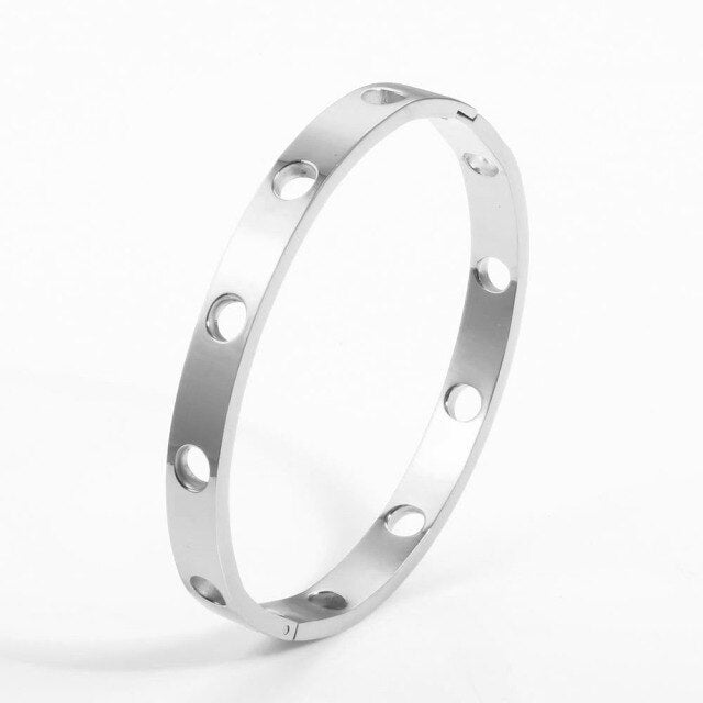 Luxury Hollow Heart Bracelet